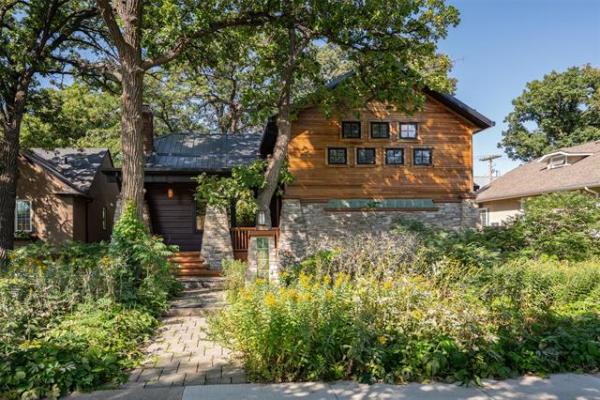 Home Photo - 1493 Wellington Crescent