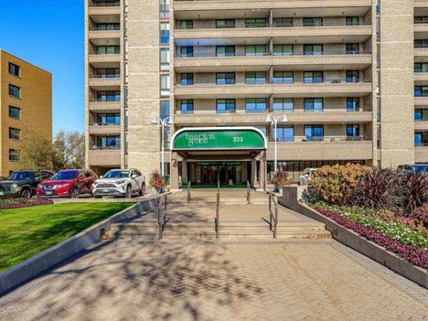 Home Photo - 906-323 Wellington Crescent