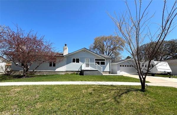 Home Photo - 729 MCLEAN Avenue
