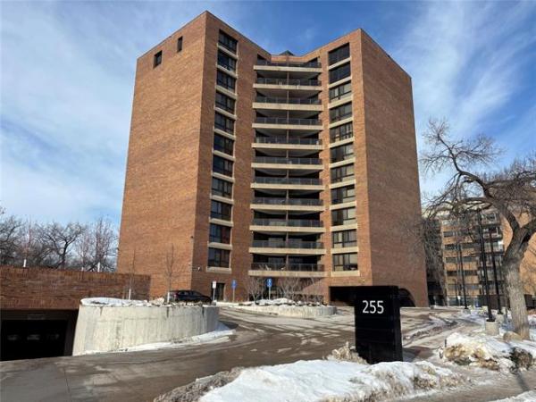 Home Photo - 803-255 Wellington Crescent