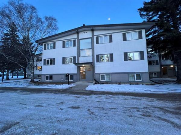 Home Photo - 212 Shorepointe Village