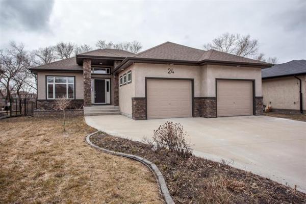 Home Photo - 24 ROSSMERE Crescent