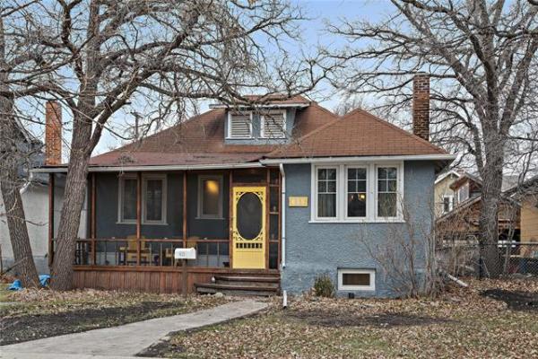 Home Photo - 655 Kingsway 