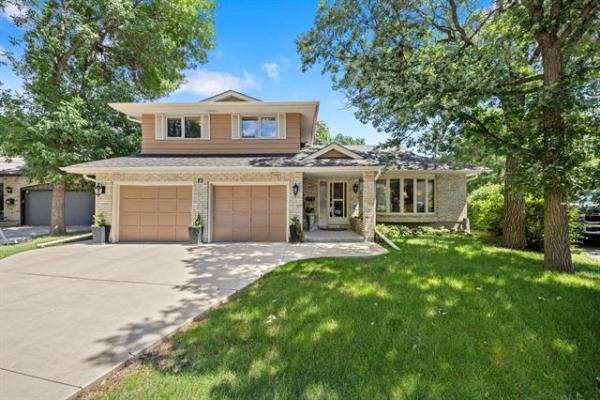 Home Photo - 83 Delbrook Crescent