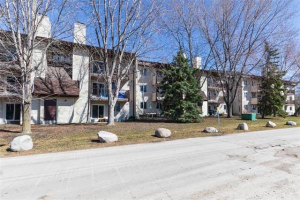 Home Photo - 1207-1044 Bairdmore Boulevard