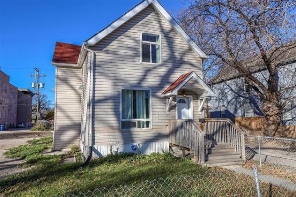 Home Photo - 700 Sherbrook Street