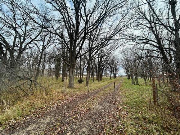 Home Photo - 0 33E Road