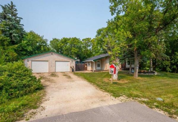 home photo - 830 WEISER Crescent