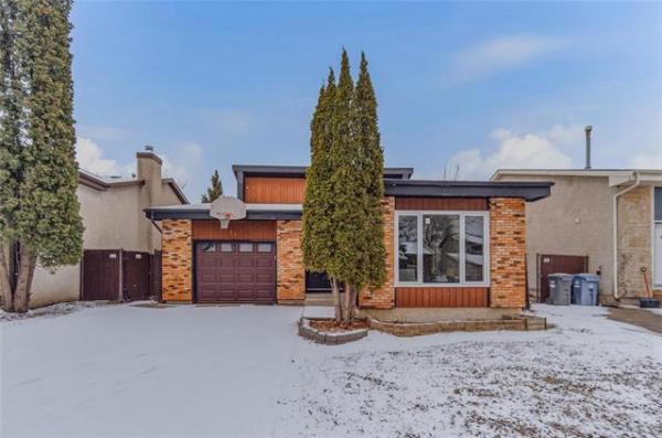 Home Photo - 11 Southlawn Stroll