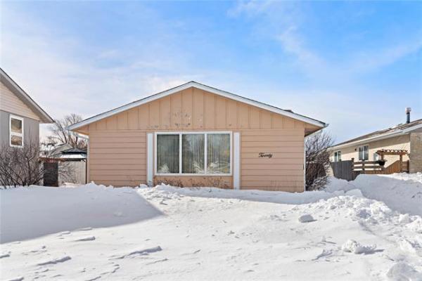 Home Photo - 20 Nicholson Crescent