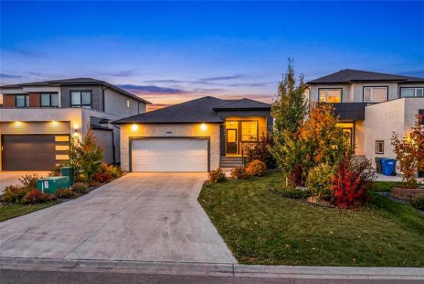 Home Photo - 39 WILLOW Crescent