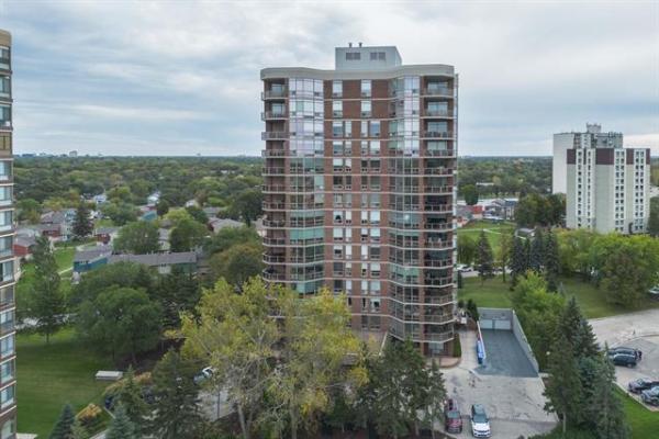 Home Photo - 1001-180 Tuxedo Avenue