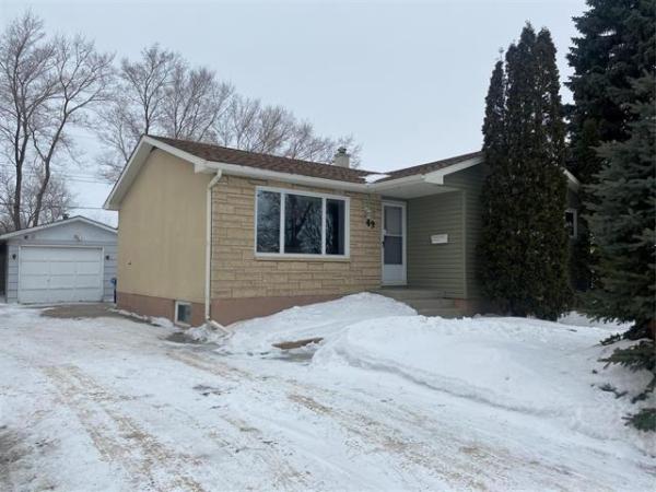 Home Photo - 49 Naskapi Crescent