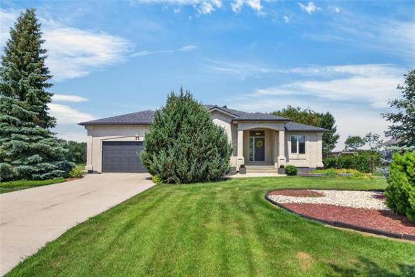 Home Photo - 33 OAKMONT Crescent