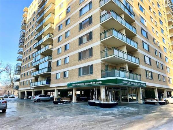 Home Photo - 2A-300 Roslyn Road