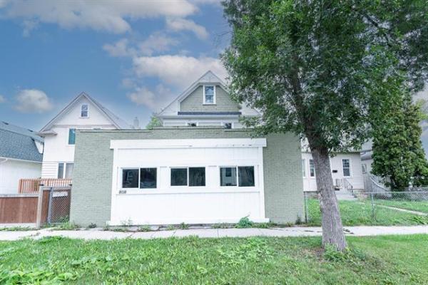 Home Photo - 808 Alverstone Street