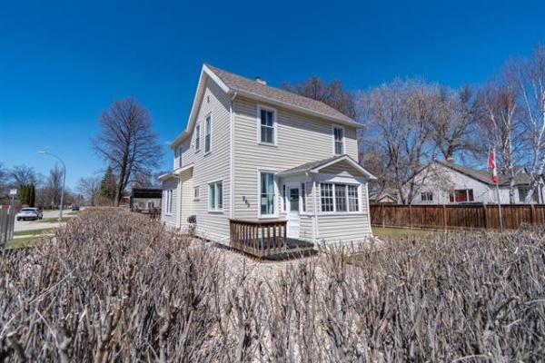 Home Photo - 285 Eveline Street