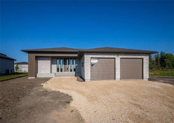 Home Photo - 5 Fieldstone Crescent