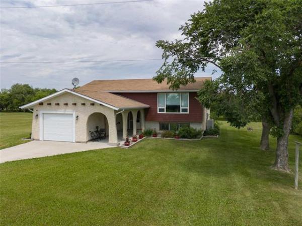 Home Photo - 48078 Macdonald Road 6 E Road