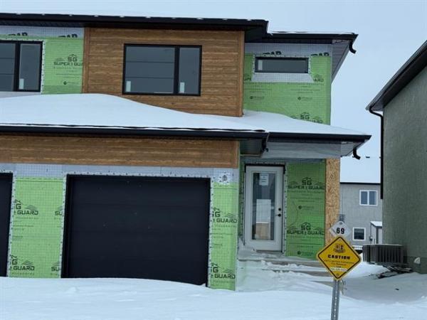 Home Photo - 69 Kootenay Way