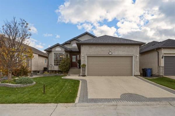Home Photo - 927 Scurfield Boulevard