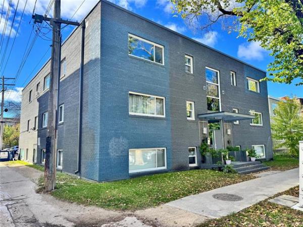 Home Photo - 17-119 Scott Street