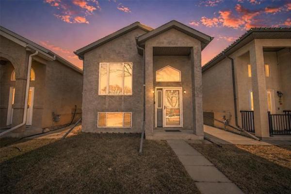 Home Photo - 3-1171 Fife Street