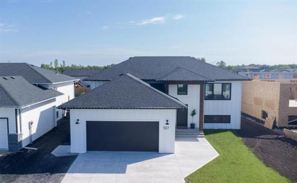 home photo - 107 Parkside Crescent