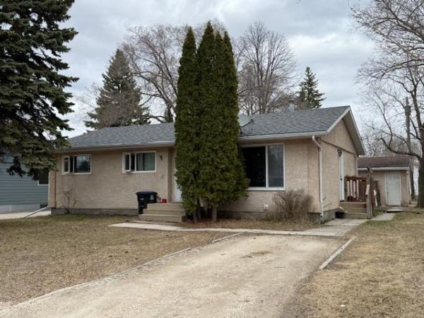 Home Photo - 1 Pine Crescent