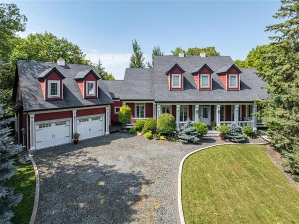 Home Photo - 690 Mowat Road