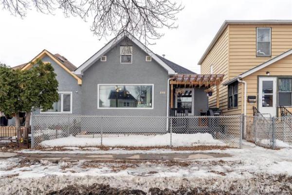 Home Photo - 816 Burnell Street