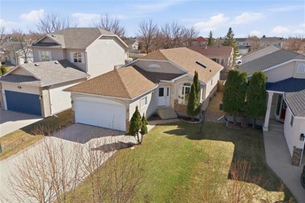 Home Photo - 12 Roseglen Crescent