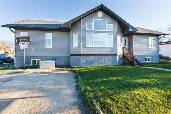 Home Photo - 40 Railway Avenue