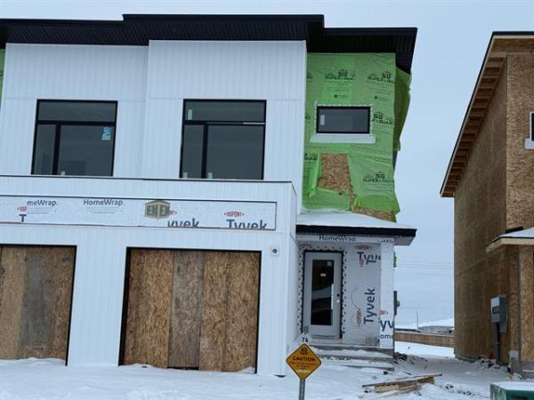 Home Photo - 74 Kootenay Way