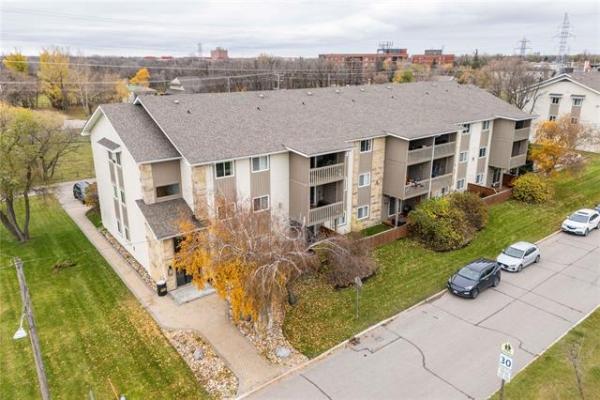 Home Photo - 323-494 Beliveau Road