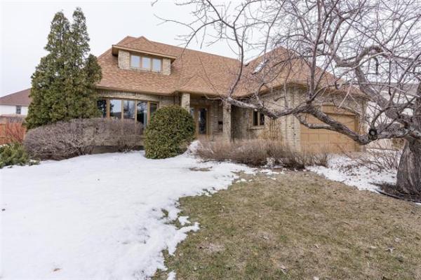 Home Photo - 19 Queen's Park Crescent