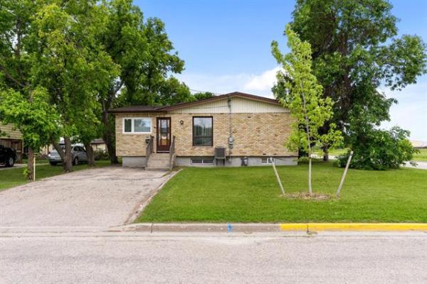 Home Photo - 418 NETLEY Avenue