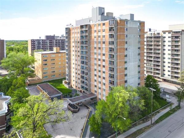 Home Photo - 908-230 Roslyn Road