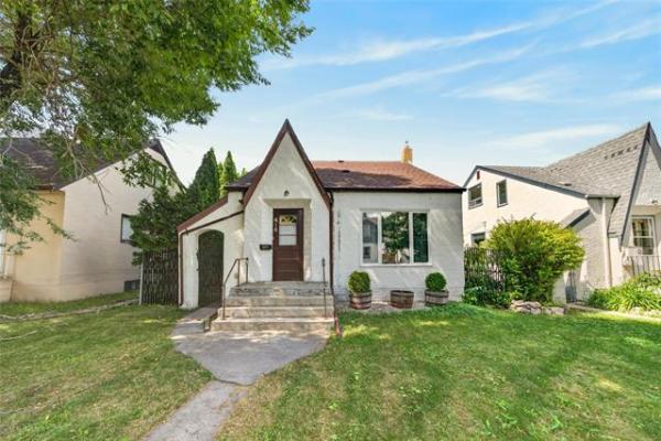 Home Photo - 616 MINTO Street