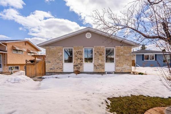 Home Photo - 24 Nicholson Crescent