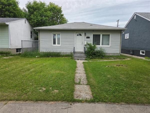 Home Photo - 1975 Bannatyne Avenue