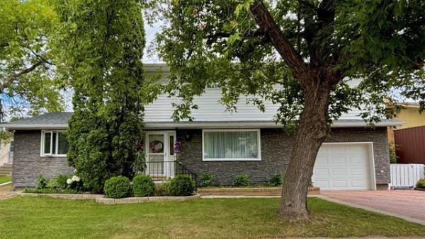 Home Photo - 351 QUEEN Avenue