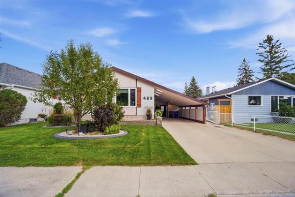 Home Photo - 489 Daer Boulevard