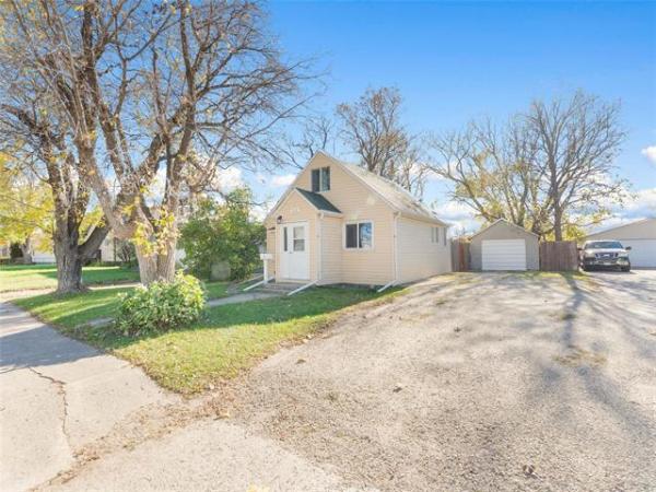 Home Photo - 406 STRATHNAVER Avenue
