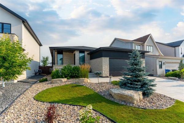 Home Photo - 272 YELLOW MOON Crescent