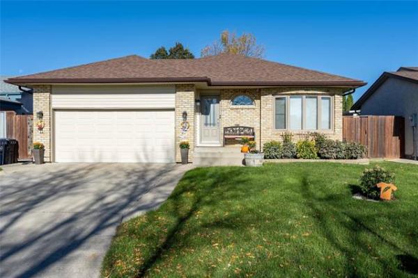 Home Photo - 15 Sauve Crescent