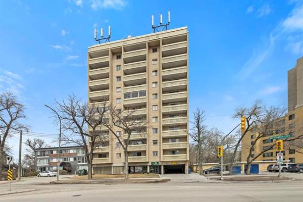 Home Photo - 903-365 Wellington Crescent