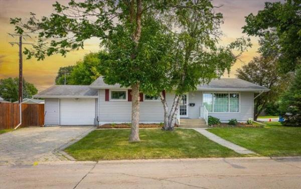 Home Photo - 15 Columbus Crescent