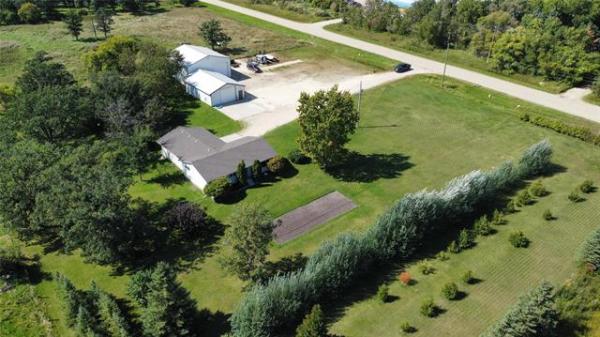 Home Photo - 33156 33N Road