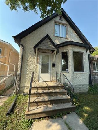 home photo - 666 Redwood Avenue
